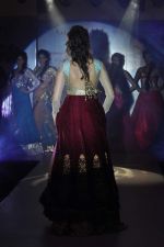 Model walks for Manali Jagtap Show at Global Magazine- Sultan Ahmed tribute fashion show on 15th Aug 2012 (275).JPG